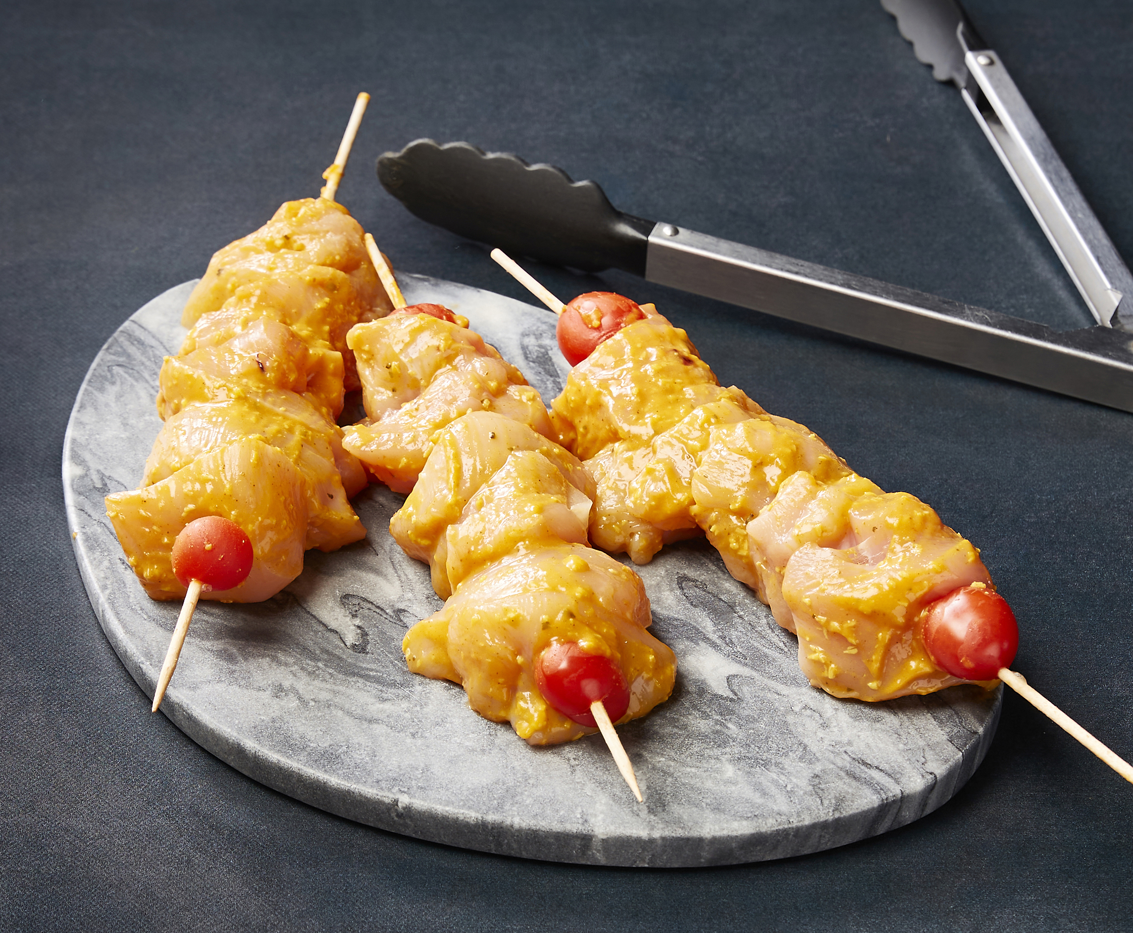 BROCHETTE DE FILET DE POULET THYM CITRON OU PESTO ROSSO OU AIL NOIR