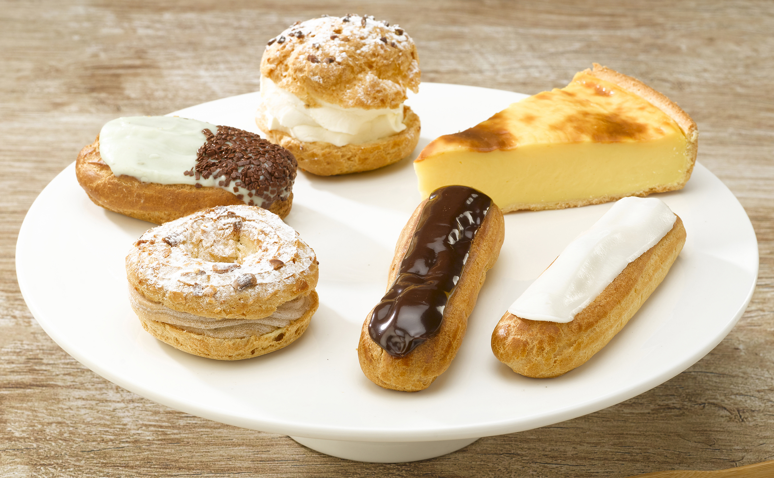 4 PATISSERIES ASSORTIES + 2 OFFERTES