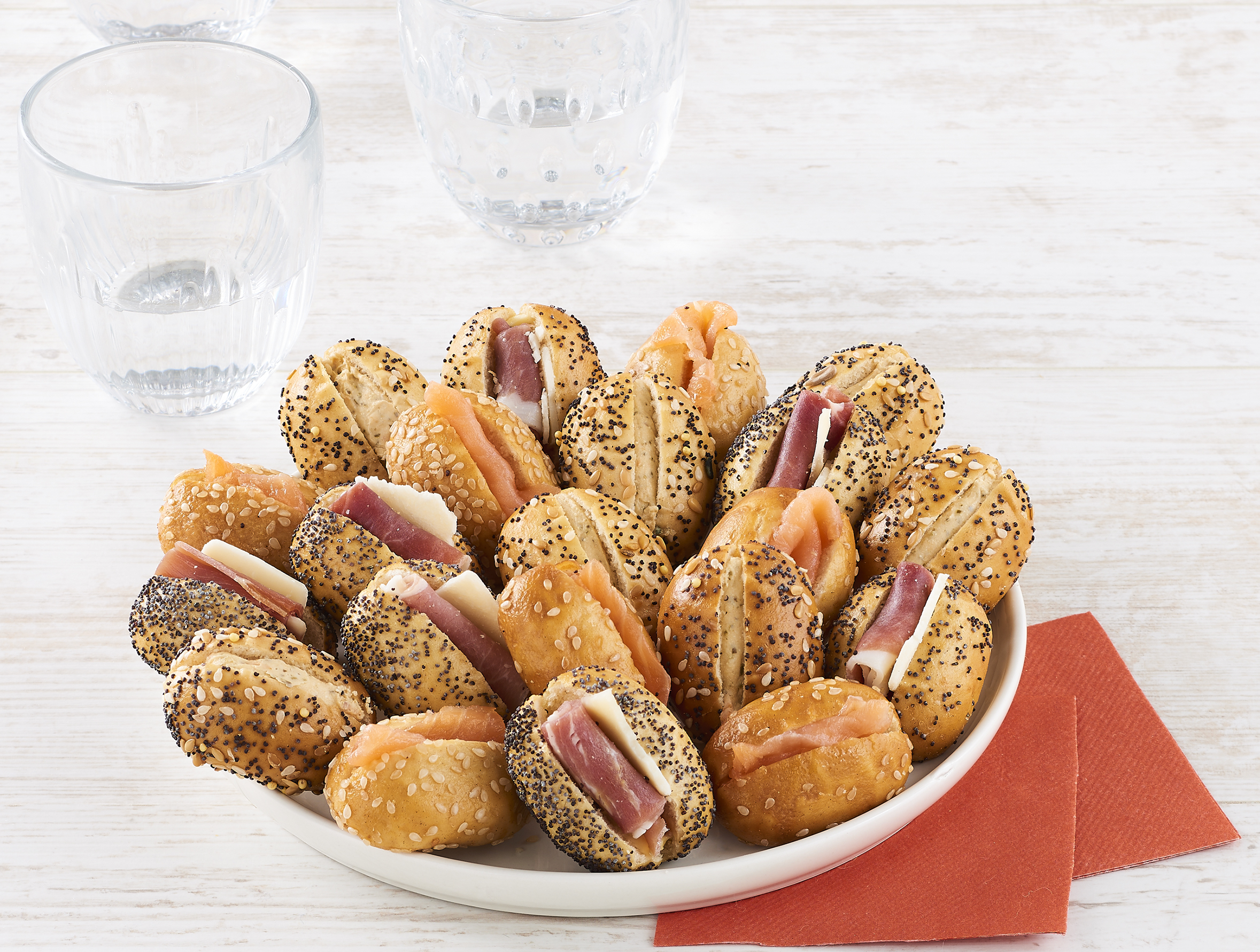 21 MINI NAVETTES BRETZEL GARNIES