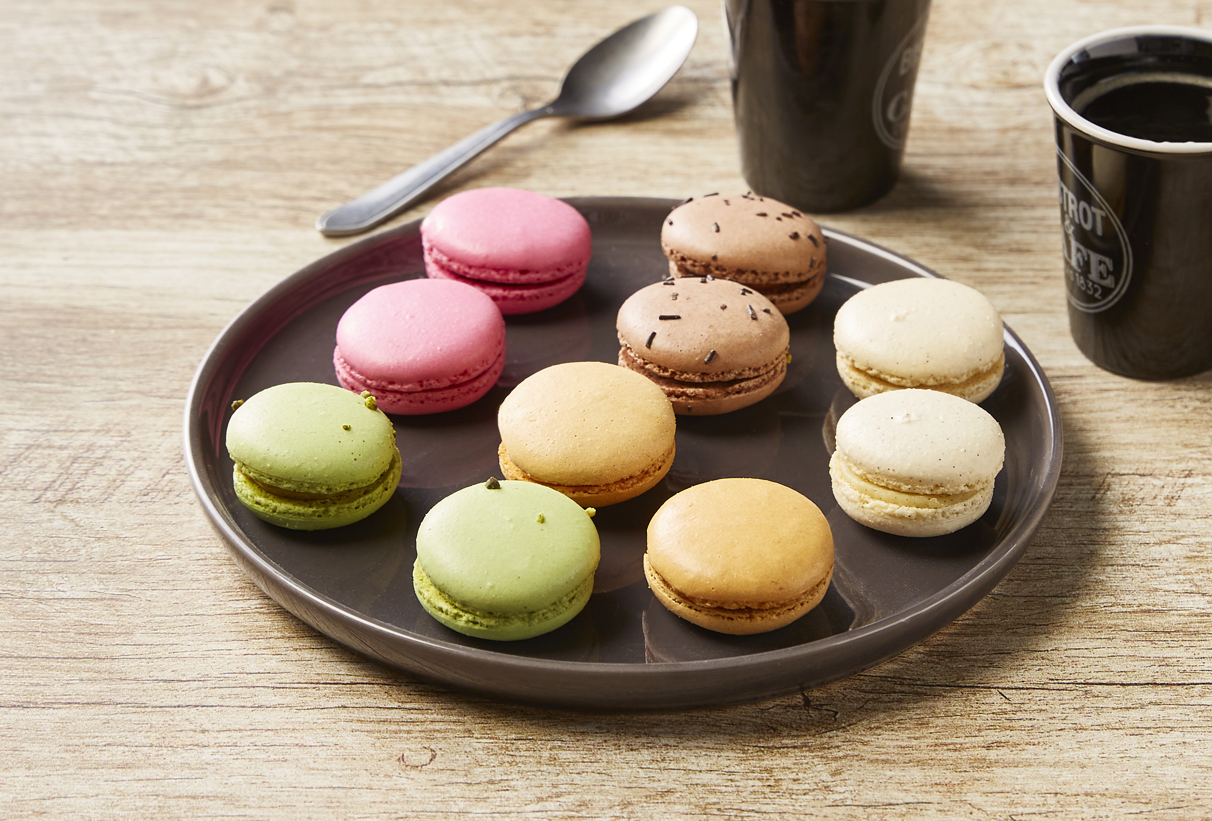 10 MACARONS