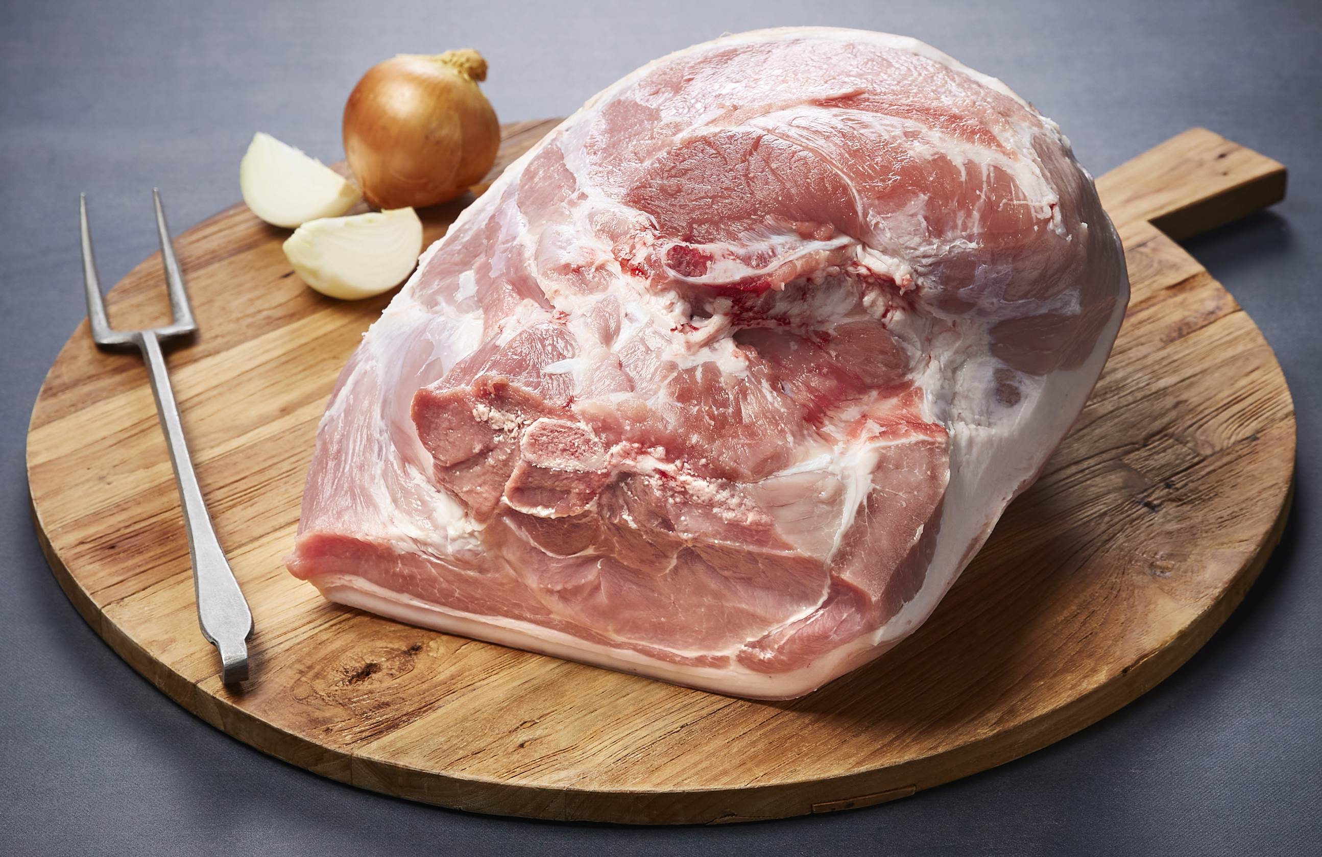 PORC
JAMBON FRAIS ENTIER AVEC OS