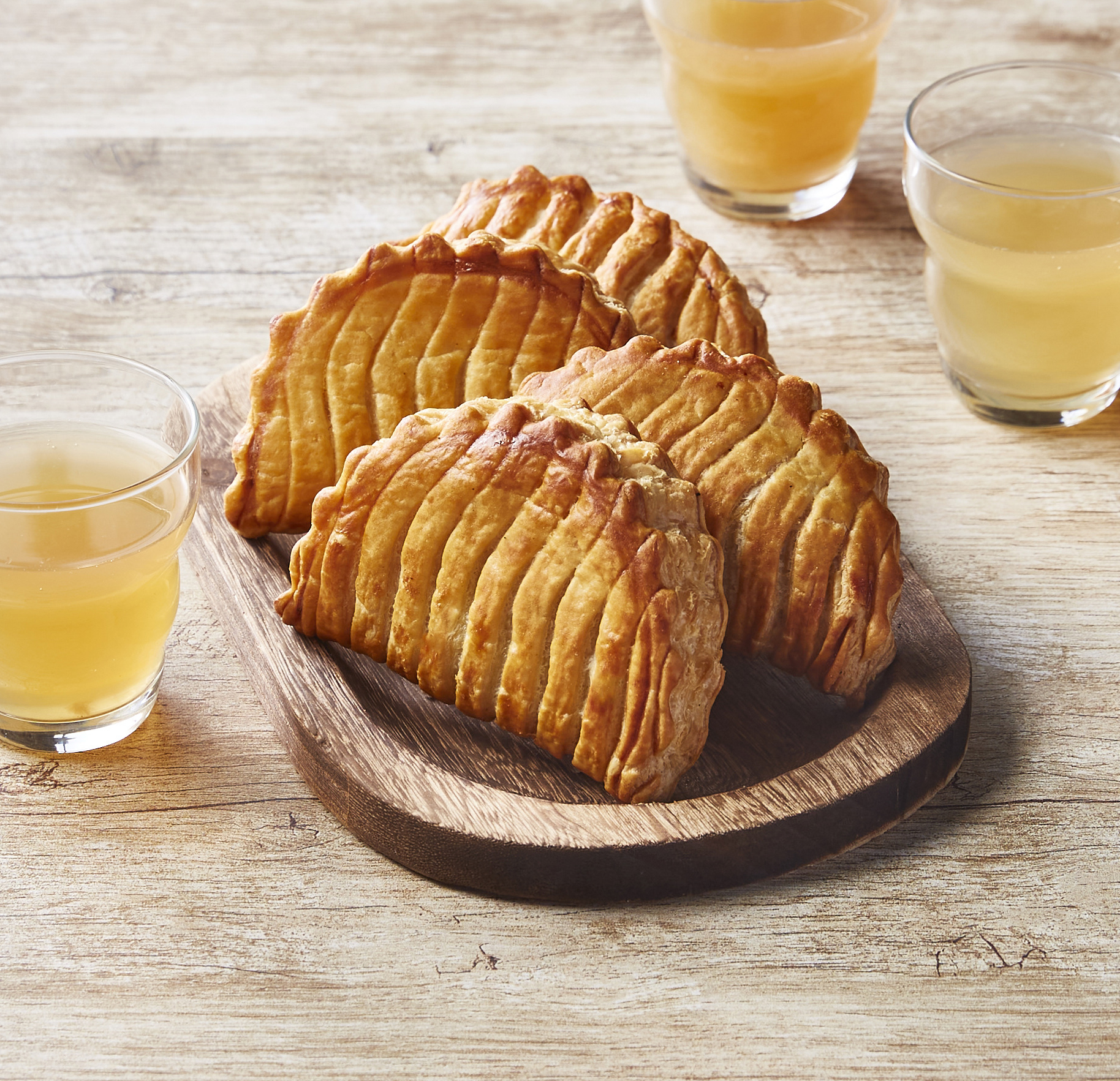 4 CHAUSSONS AUX POMMES U + 2 OFFERTS