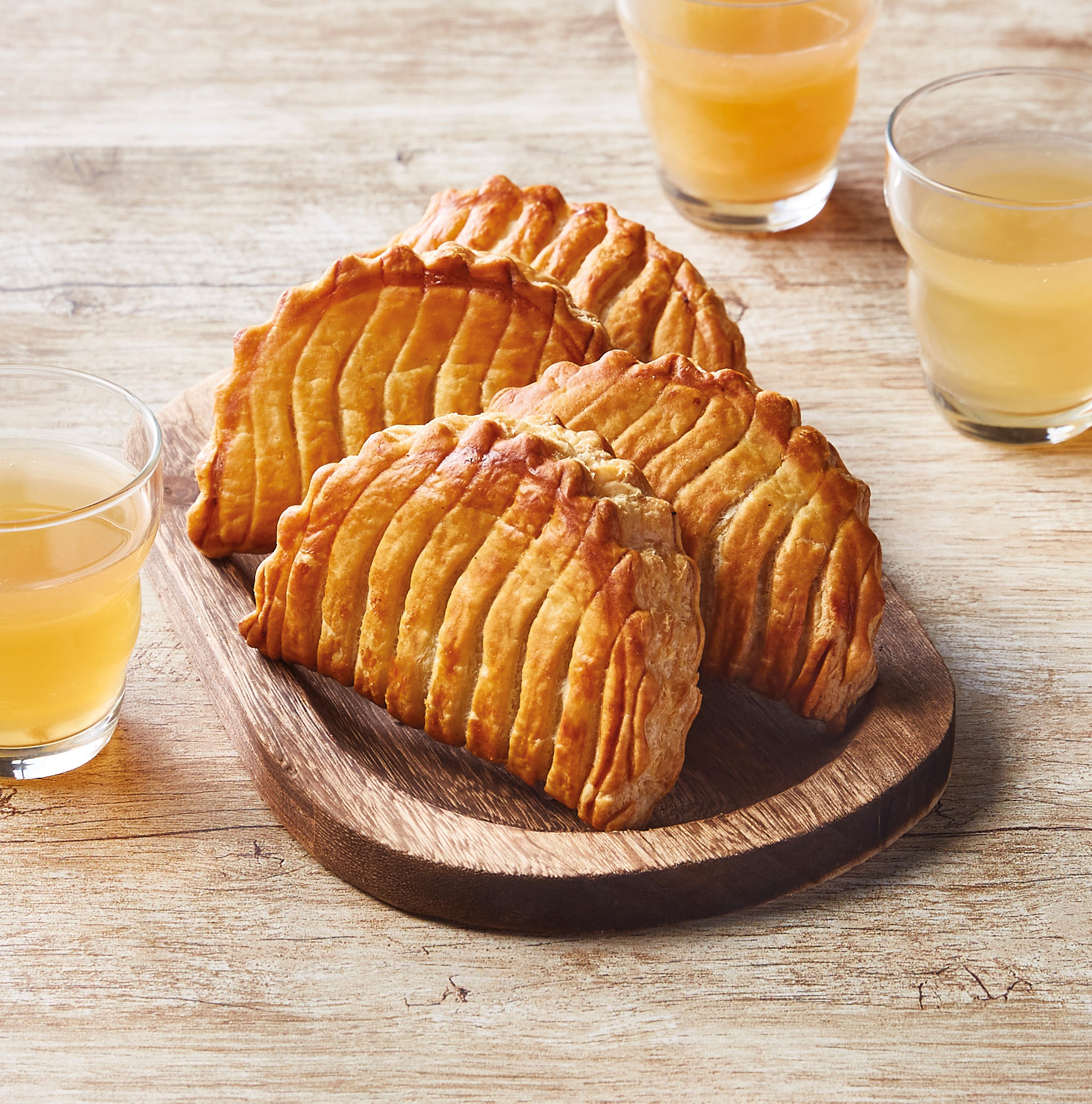 4 CHAUSSONS AUX POMMES U + 2 OFFERTS