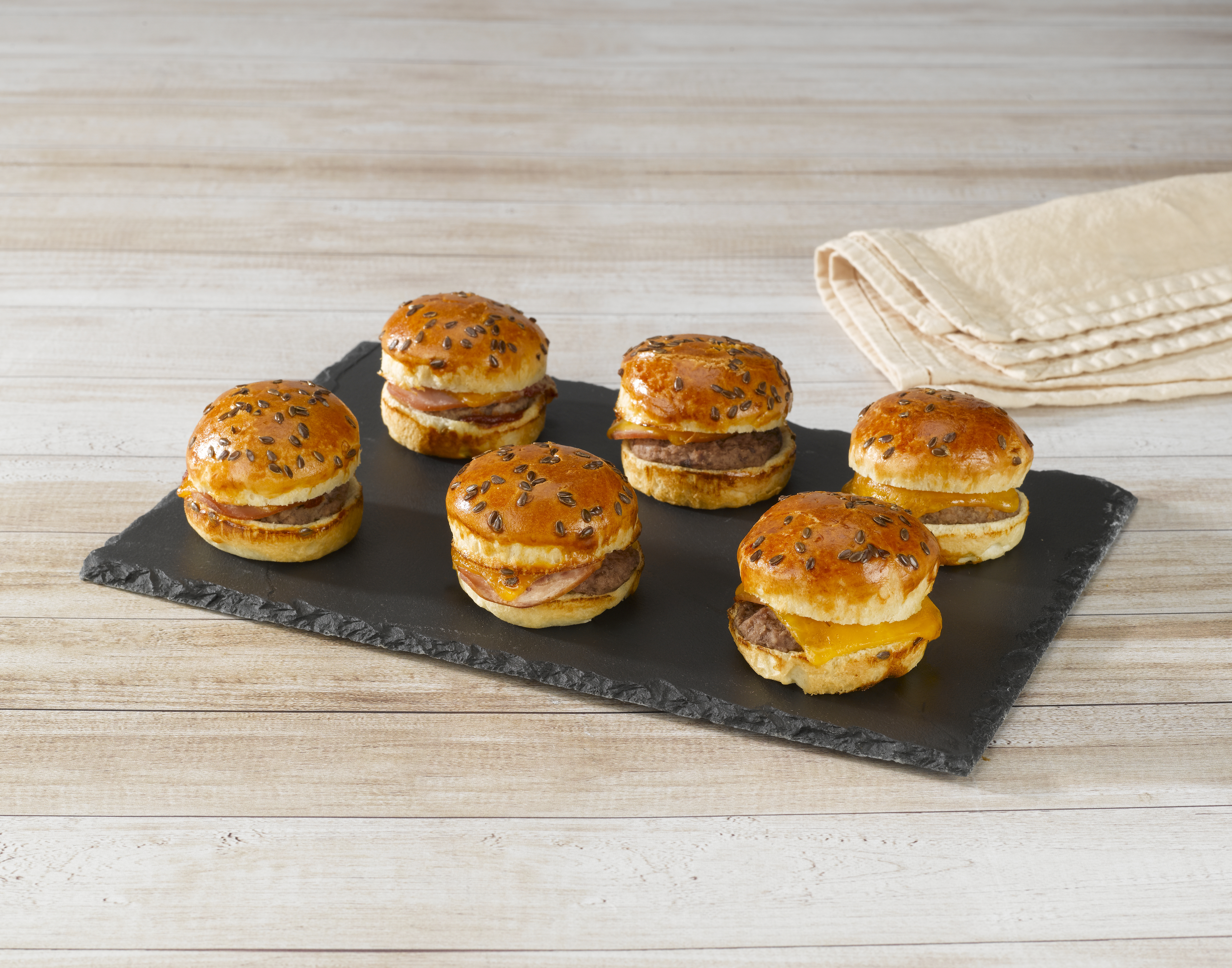 MINI BURGER BOEUF CHEDDAR OU AU BACON BOEUF CHAROLAIS OU DE SAISON