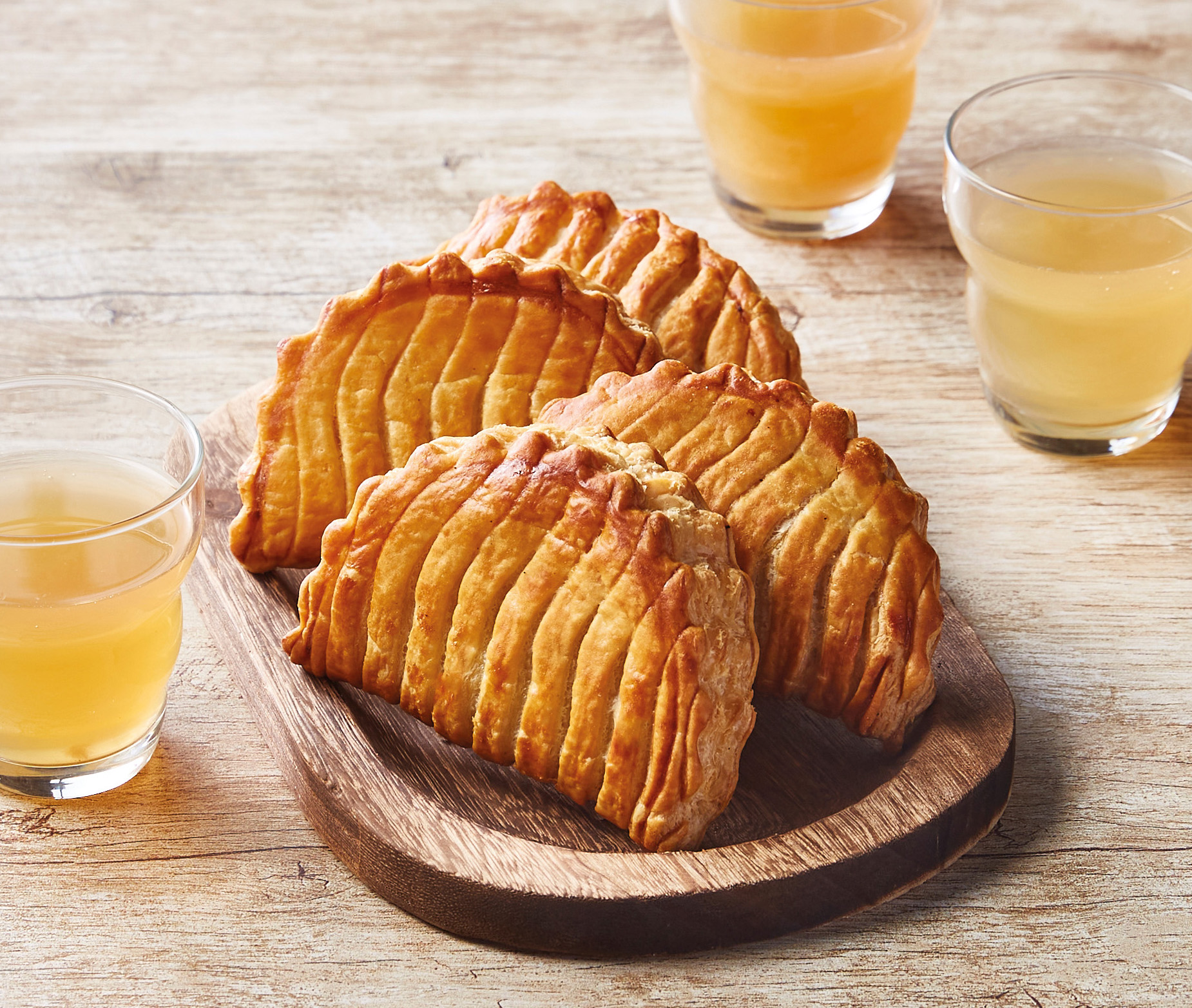 3 CHAUSSONS AUX POMMES U + 1 OFFERT