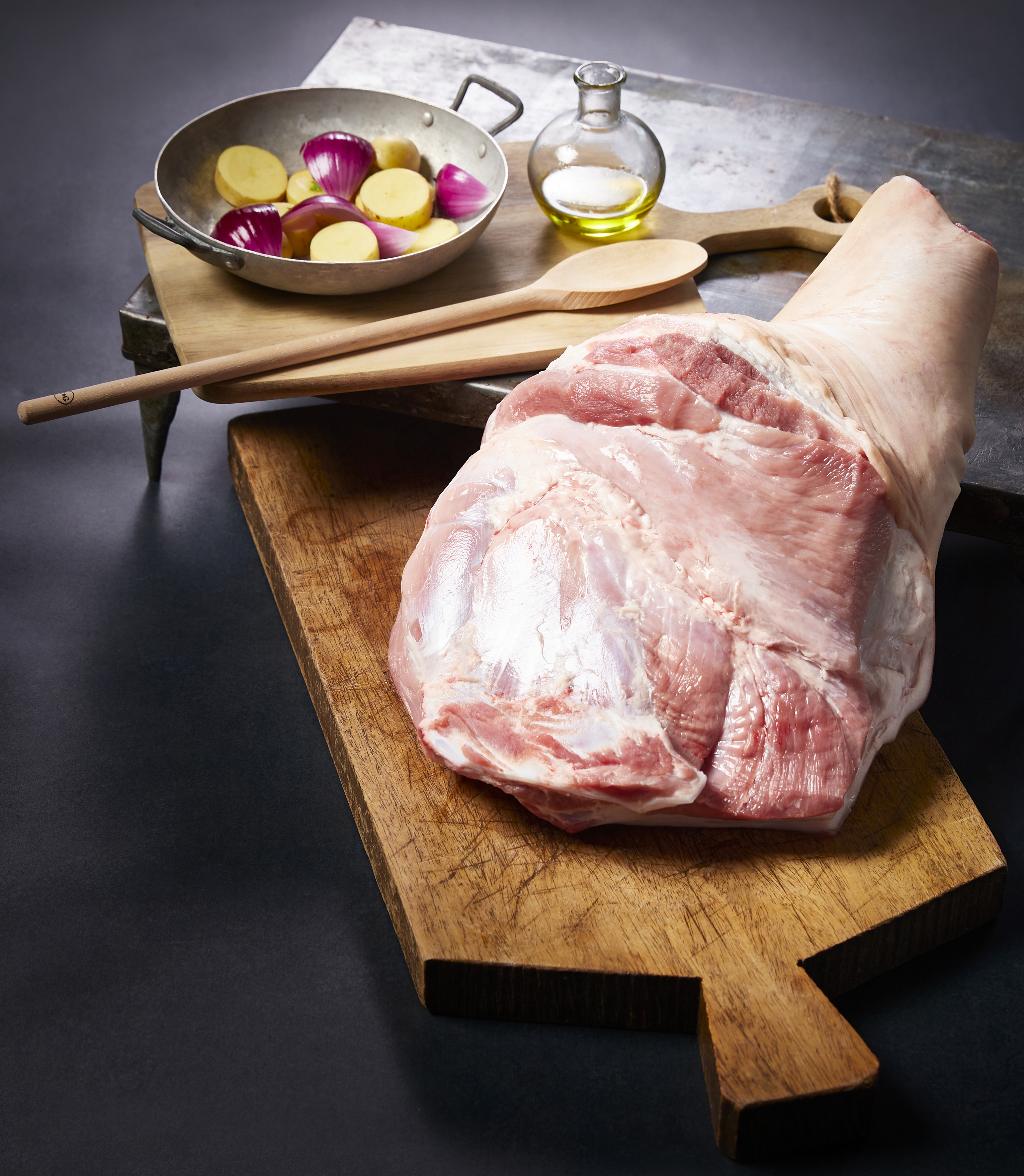 PORC
EPAULE ENTIERE AVEC OS