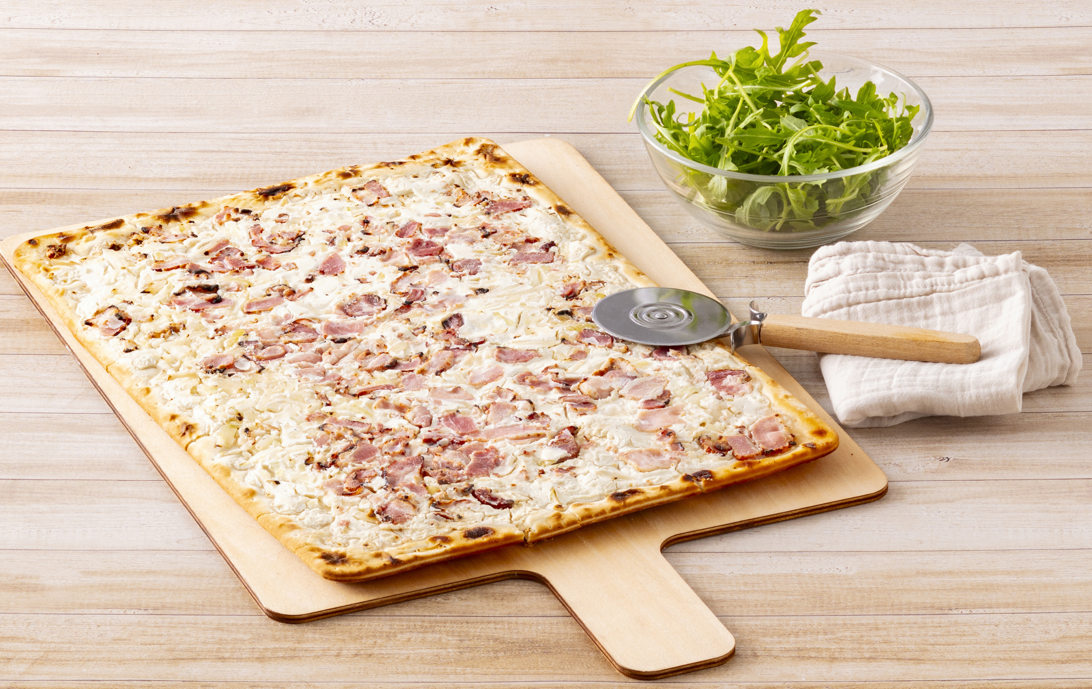 FLAMMEKUECHE LARDONS OIGNONS