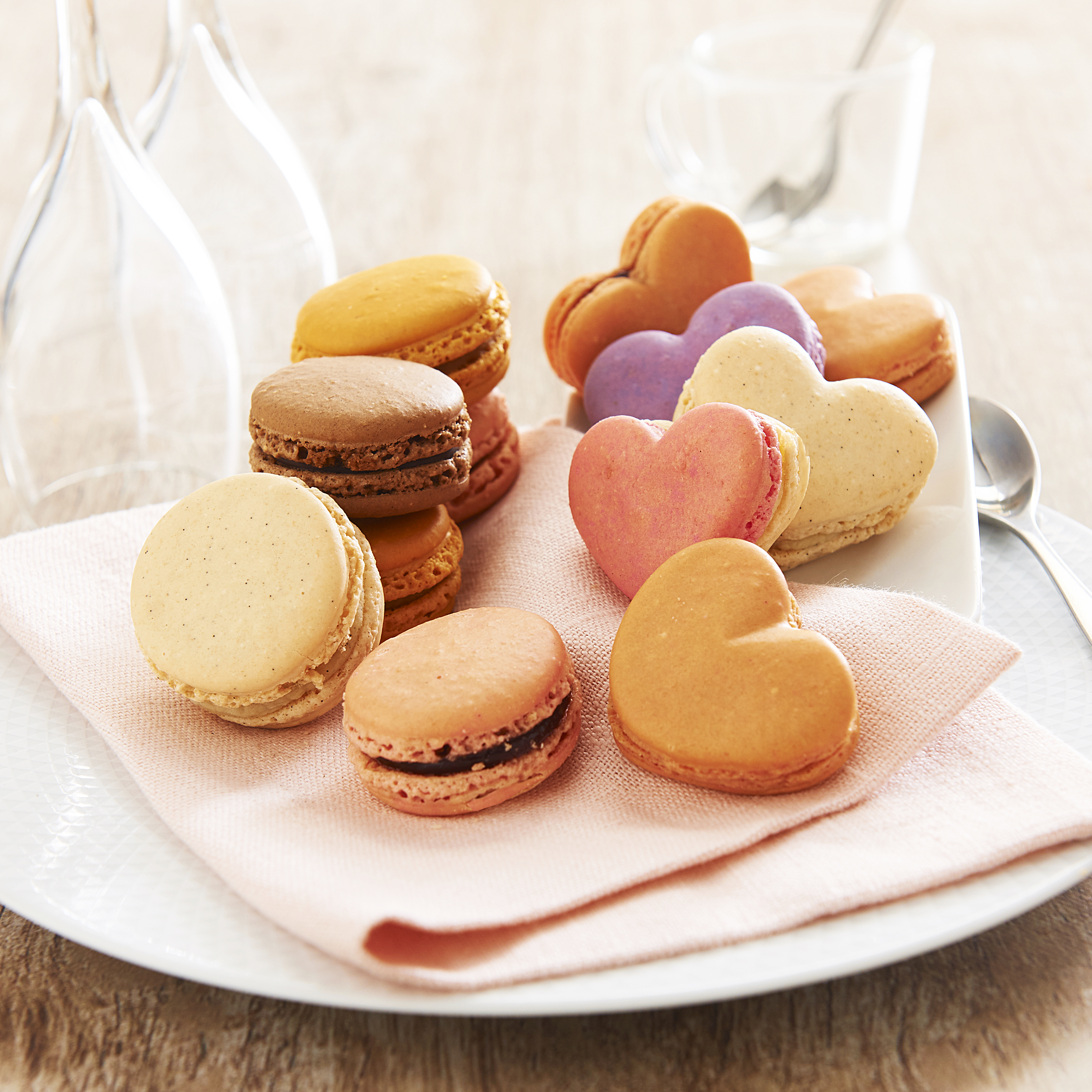16 MACARONS